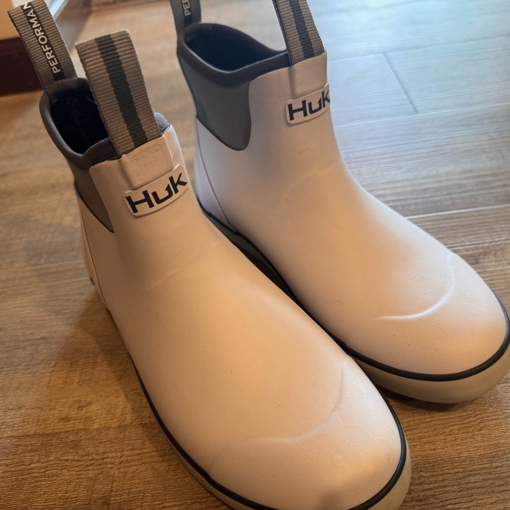 Huk White Boots